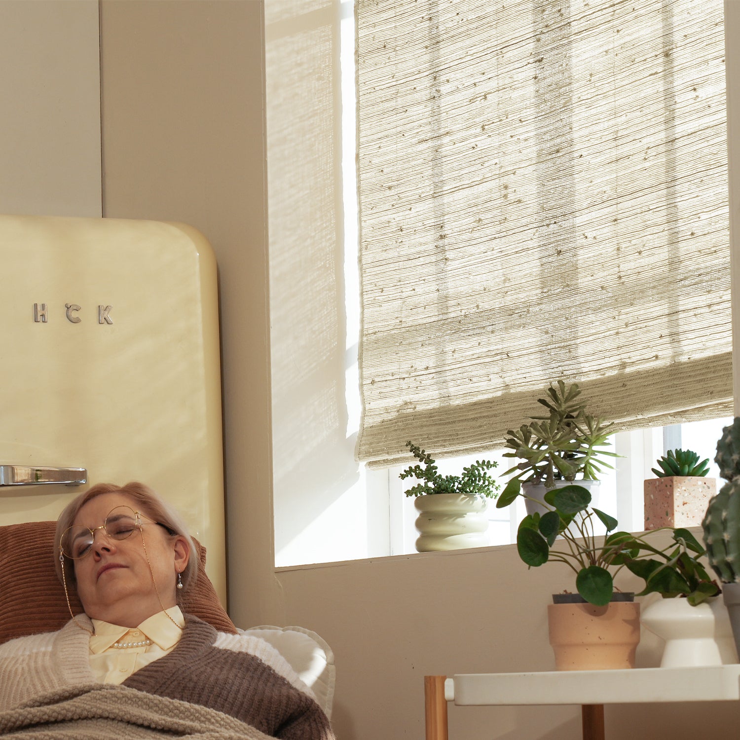 SmartWings Motorized Woven Wood Shades 50% Blackout See-through Orithyia